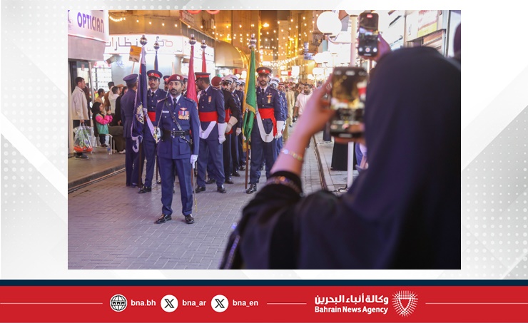 وزارة الداخلية تنظم طابور شرطة البحرين في باب البحرين احتفالا بالأعياد الوطنية